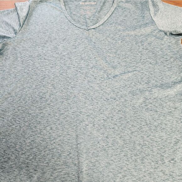 💕Real Essentials SET OF 2 Large spaced dyed shirt - Picture 5 of 5